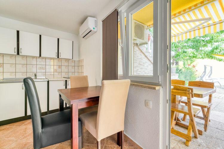 Apartments Nika With Swimming Pool And Beautiful Sea View Dobreć Buitenkant foto